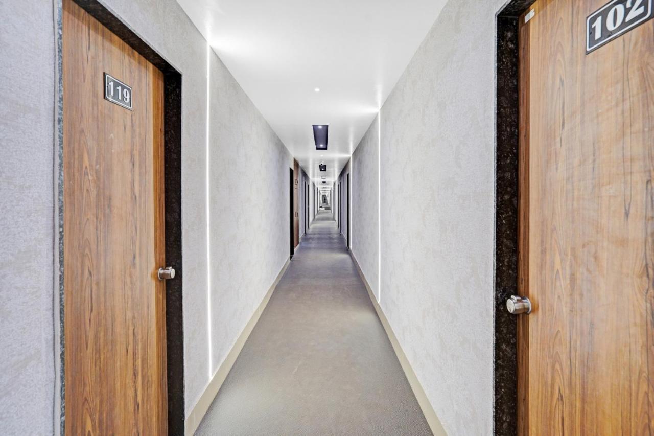 Collection O 83775 Hotel 4King Surat Buitenkant foto