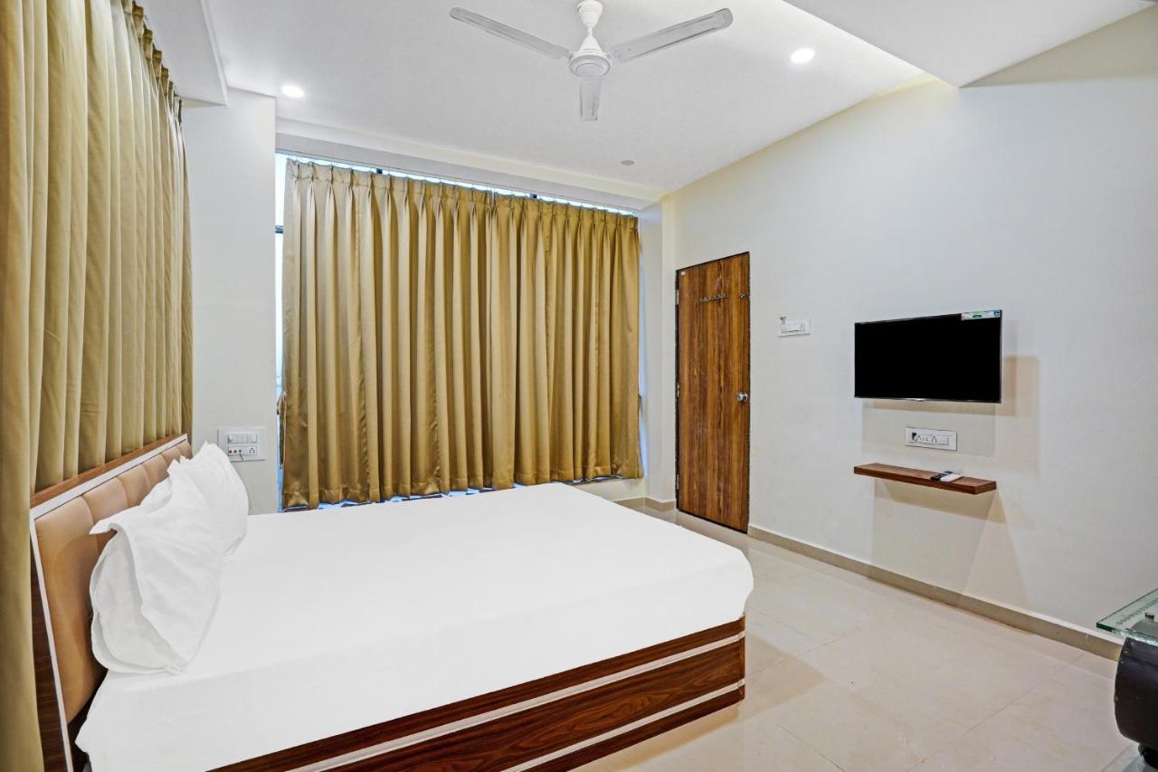 Collection O 83775 Hotel 4King Surat Buitenkant foto