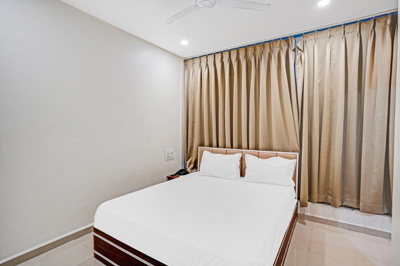 Collection O 83775 Hotel 4King Surat Buitenkant foto