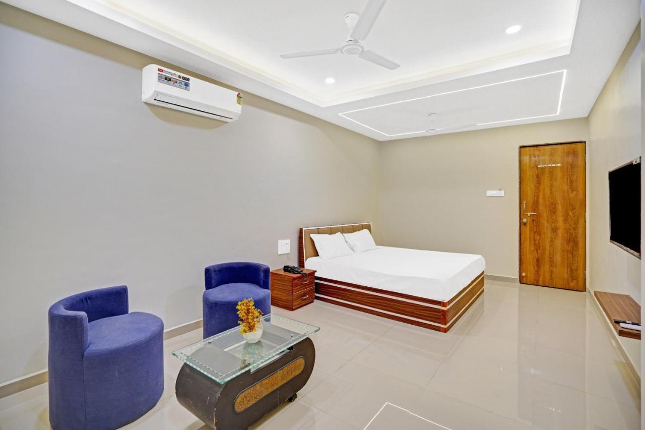 Collection O 83775 Hotel 4King Surat Buitenkant foto