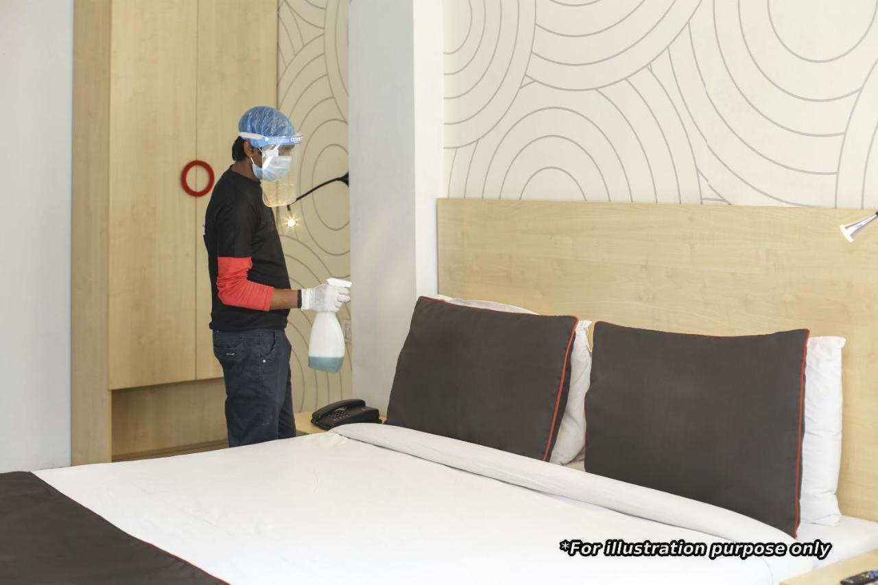 Collection O 83775 Hotel 4King Surat Buitenkant foto
