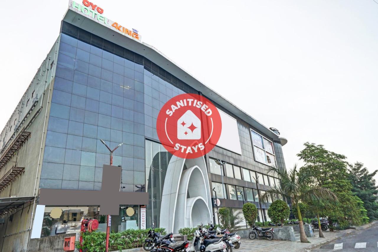 Collection O 83775 Hotel 4King Surat Buitenkant foto